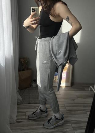 Джоггеры серые женские штаны спортивные найк на флисе утепленные nike2 фото