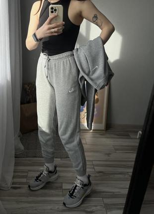 Джогери сірі жіночі штани спортивні найк на флісі утеплені nike1 фото
