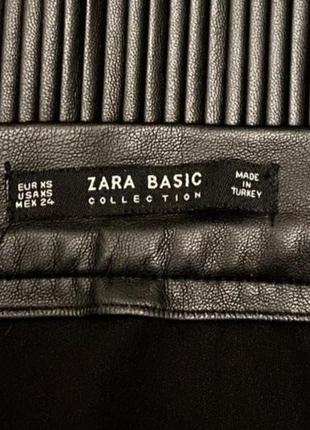 Zara, чёрная плиссированная юбка миди zara, гипюр, эко кожа, плиссе10 фото