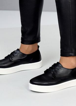 Чорні жіночі туфлі на шнурівці мокасини на білій підошві з натуральної шкіри9 фото