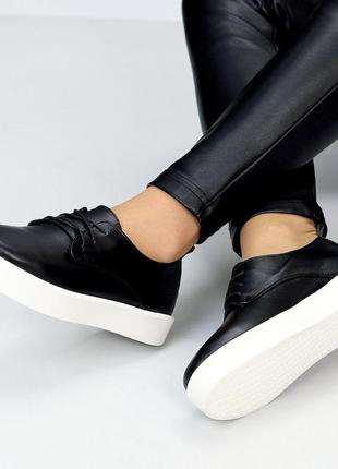 Чорні жіночі туфлі на шнурівці мокасини на білій підошві з натуральної шкіри5 фото