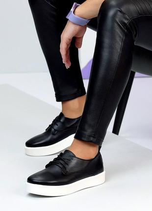 Чорні жіночі туфлі на шнурівці мокасини на білій підошві з натуральної шкіри6 фото