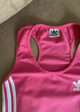 Яркая розовая спортивная майка от adidas4 фото