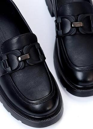 Sale кожаные женские черные лоферы на каблуке весенне осенние туфли натуральная кожа весна осень5 фото