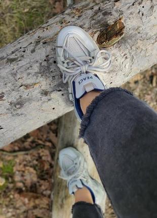 Серые кроссовки на массивной высокой подошве с двумя шнурками2 фото