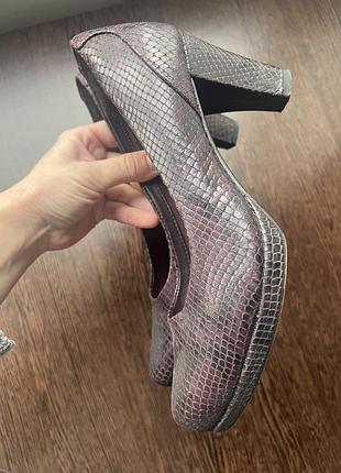 Шкіряні туфлі clarks