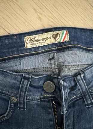 Гарні джинси італія
