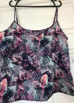 Трендова майка в красивий літній принт