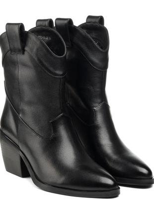 Ботинки-казаки женские кожаные черные 1781б