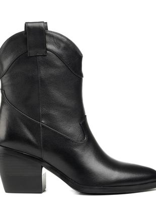 Ботинки-казаки женские кожаные черные 1781б