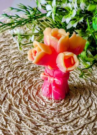 Мило ручної роботи букет тюльпанів з рослинними та ефірними оліями3 фото