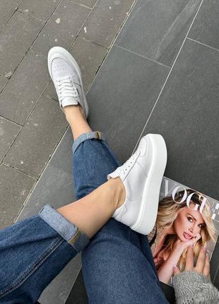 Кросівки  в різних кольорах