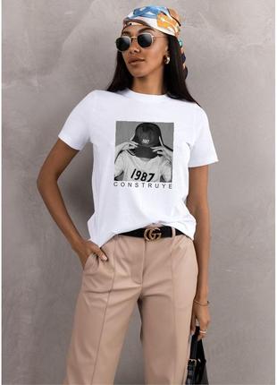 Базова футболка оверсайз з малюнком і написом чорна біла стильна якісна7 фото