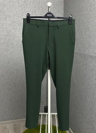Зеленые брюки от бренда asos