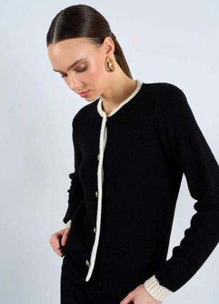 Черный кардиган на пуговицах в стиле zara.