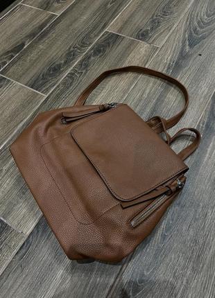 Гарний новий рюкзак