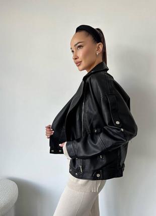 Жіноча куртка косуха чорна з якісної еко шкіри на підкладці з замками оверсайз стильна якісна2 фото