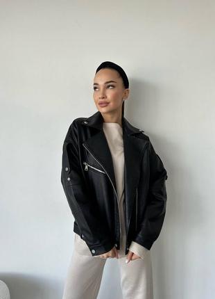 Жіноча куртка косуха чорна з якісної еко шкіри на підкладці з замками оверсайз стильна якісна8 фото