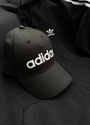 Оригінальний бейс adidas