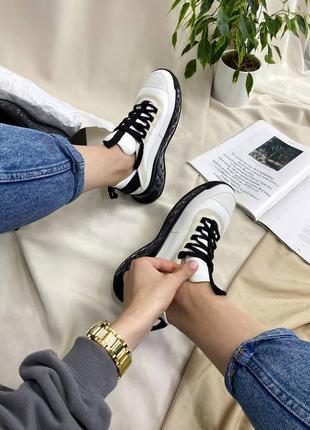 Жіночі шкіряні кросівки chanel sneakers black/white шанель кросівки текстиль + шкіра наложка10 фото