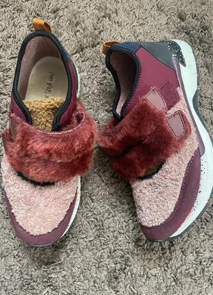 Кррсівки жіночі