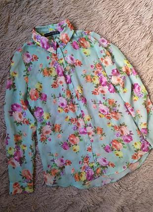 М'ятна квіткова блузка