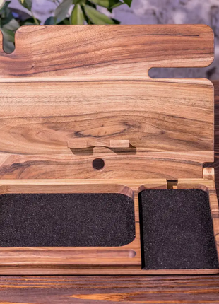 Органайзер настольный с дерева с беспроводной зарядкой для телефона «dock station»