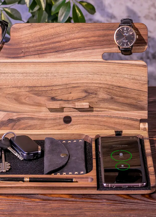 Органайзер настольный с дерева с беспроводной зарядкой для телефона «dock station»