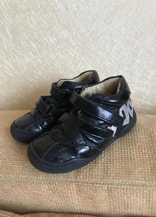 Якісні італійські лакові  ботінки для дівчаток 26-27 роз