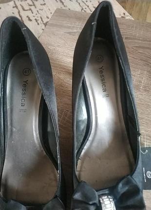 Туфли черные, атласные на каблуке .размер 41.2 фото