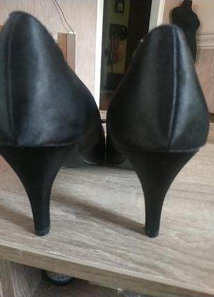 Туфли черные, атласные на каблуке .размер 41.3 фото