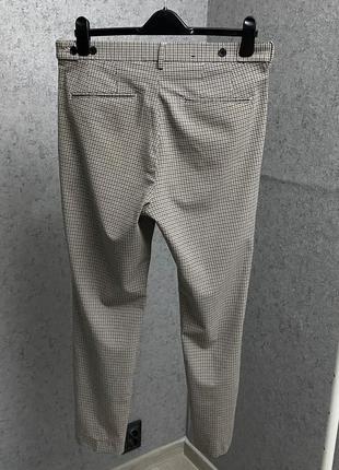 Бежевые клетчатые брюки от бренда h&m3 фото