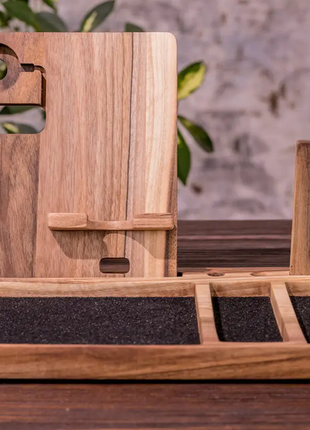 Настольный органайзер-подставка для пистолета / телефона и часов «leon killer galaxy»...