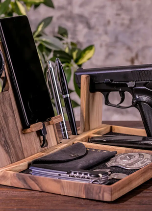 Настольный органайзер-подставка для пистолета / телефона и часов «leon killer galaxy»...