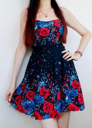 Платье с цветоч принтом красн сини цвет чёрн подюбник притал