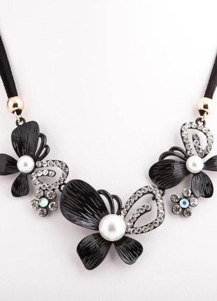 Колье на замшевом шнуре