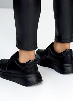 Молодежные легкие весенние женские кроссовки, натуральная кожа черные в размерах 36,37,39,40,41,38,3 фото