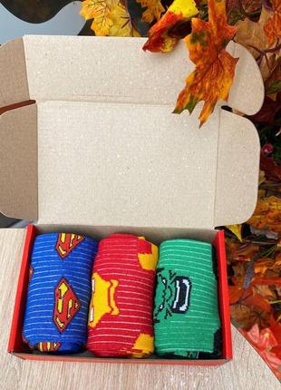 Подарунковий набір жіночих шкарпеток 36-41 на 3 пари з мультяшним малюнком у коробці