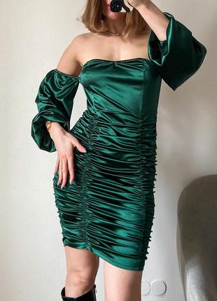 Сатиновое вечернее платье бюстье изумрудного цвета1 фото