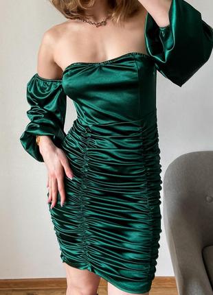 Сатиновое вечернее платье бюстье изумрудного цвета2 фото