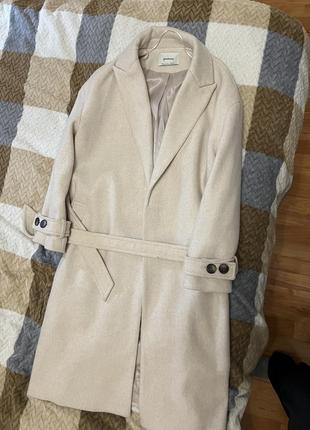 Бежеве пальто оверсайз