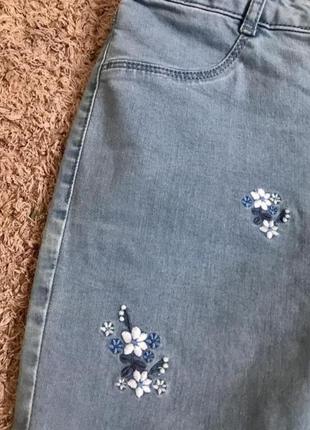 Фірмові джинси з вишивкою3 фото
