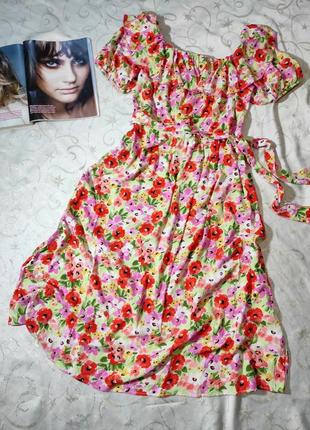 Яскрава сукня в квітковий принт1 фото