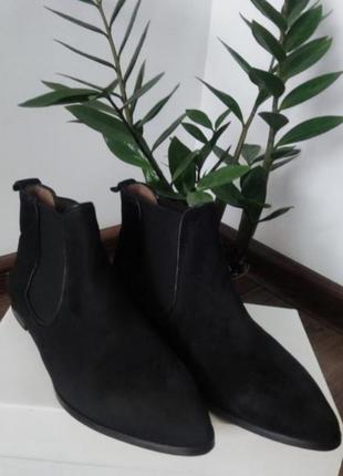 Взутття з натуральної замші