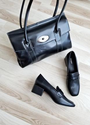 Шкіряні туфлі лофери з квадратним каблуком жіночі туфлі чорні на середніх підборах