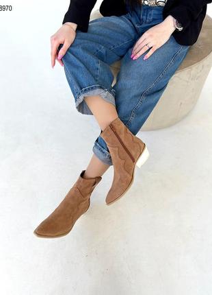 Стильные женские замшевые демисезонные ботинки цвета капучино4 фото