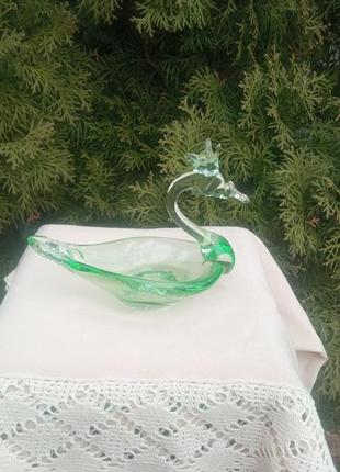 Продам винтажную подставку из зеленого стекла - лебедь