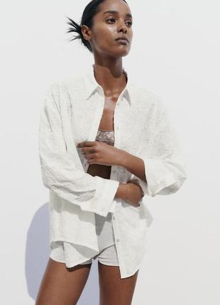 Біла жіноча сорочка з вишивкою в тон zara1 фото