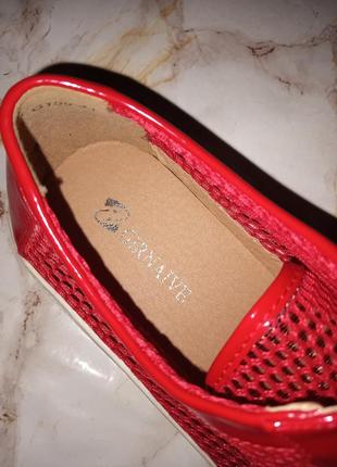 Червоні лаковані туфлі на шнурках із вставками сіточки6 фото
