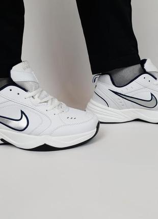 Мужские кроссовки белые с серым nike air monarch. спортивные кроссовки для бега белые найк аир монарх2 фото